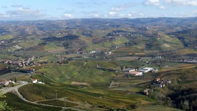 A 4 Chilometri Dal Belvedere Delle Langhe